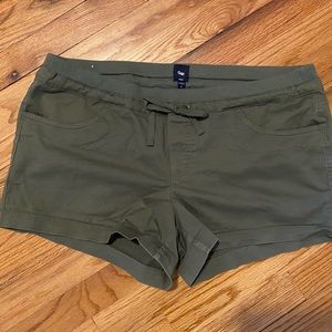 Gap olive green elastic waist shorts